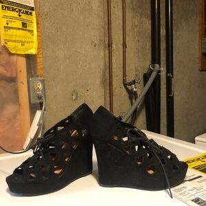 Ardene Size 6 Women's Black Wedge Shoes